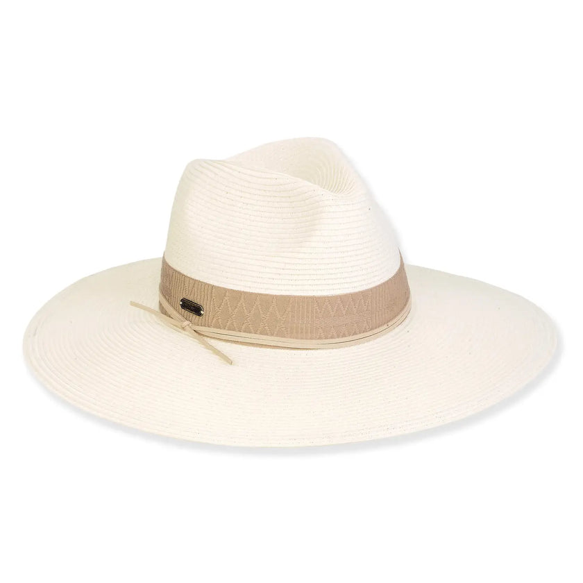 Wide Wingspan Hat 👒