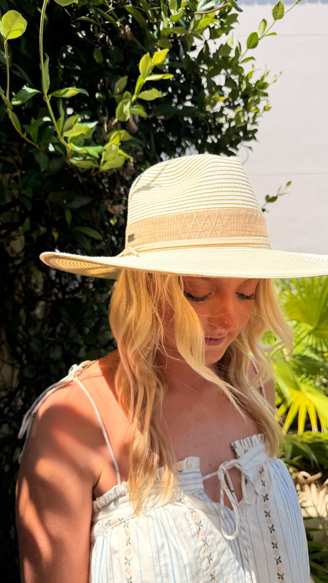 Wide Wingspan Hat 👒